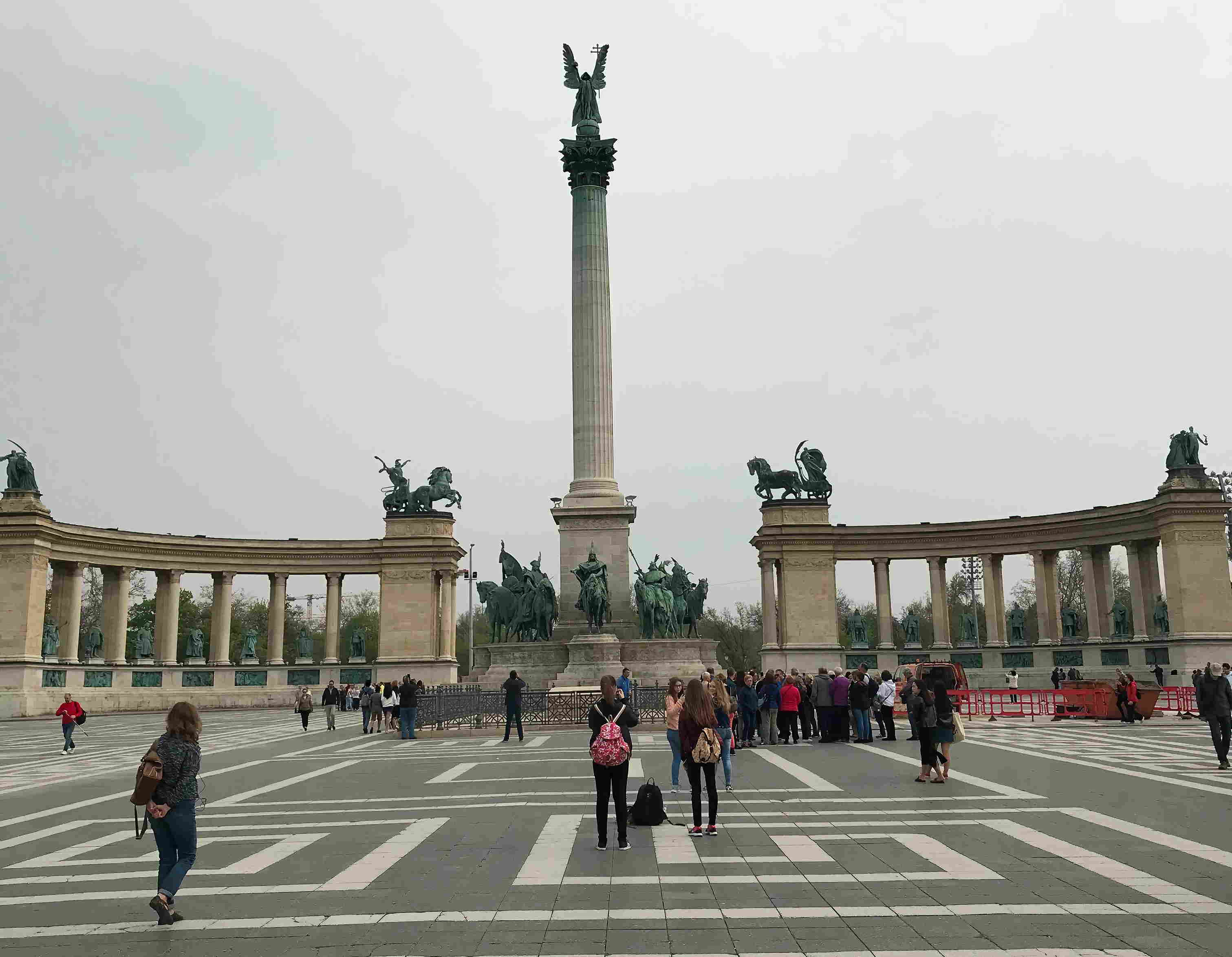 Budapest heroes square