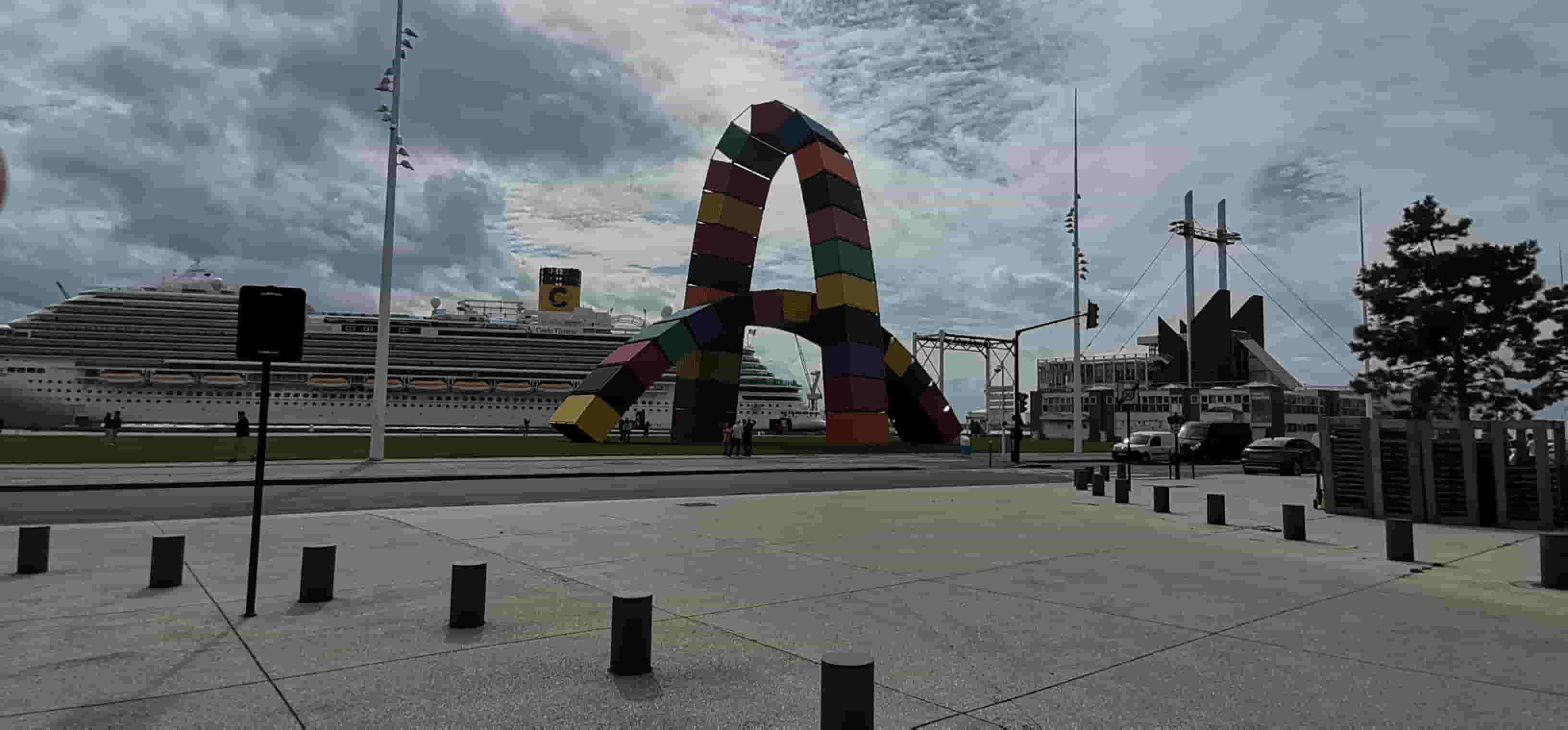 Le Havre container sculpture